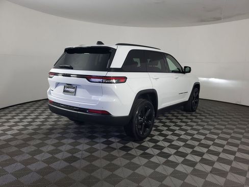 New 2025 Jeep Grand Cherokee Altitude image 4
