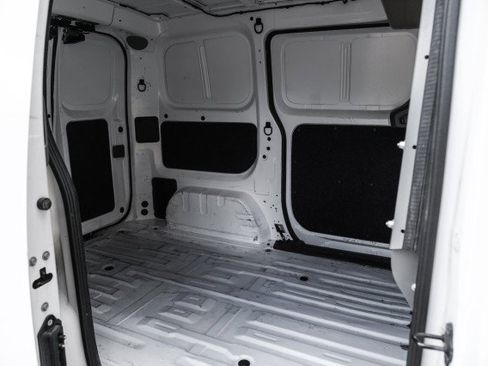 Used 2020 Nissan NV200 S image 32
