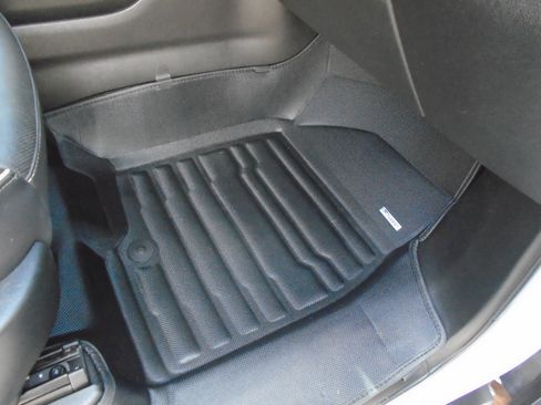 Used 2023 GMC Yukon SLT AWD/4WD image 32