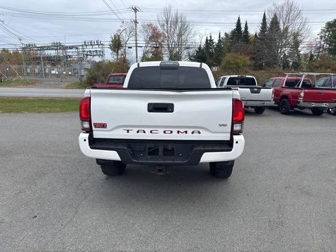 Used 2018 Toyota Tacoma TRD Off-Road image 3