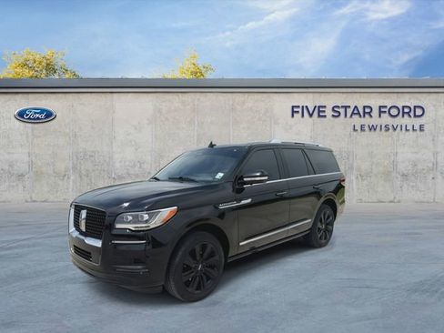 Used 2024 Lincoln Navigator Reserve AWD/4WD image 4