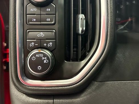 Used 2021 Chevrolet Silverado 1500 LT w/ Z71 Off-Road Package AWD/4WD image 20