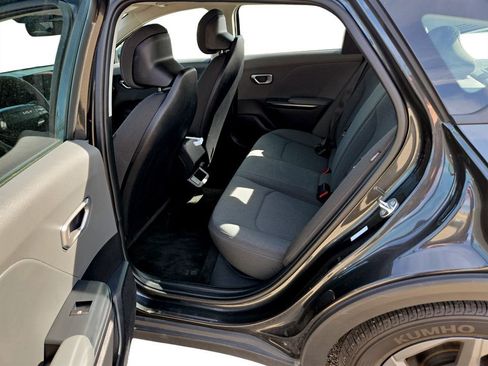 Used 2025 Kia K4 LXS image 29