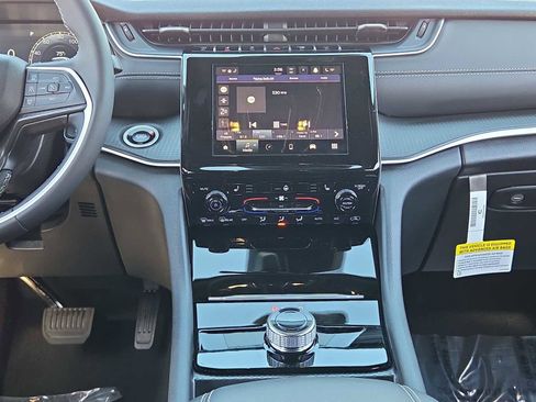 New 2025 Jeep Grand Cherokee Laredo X w/ Luxury Tech Group I image 27