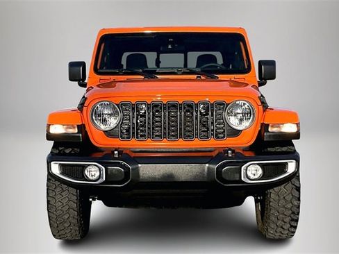 Used 2025 Jeep Gladiator Sport image 3