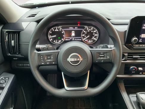 Used 2025 Nissan Pathfinder S image 13