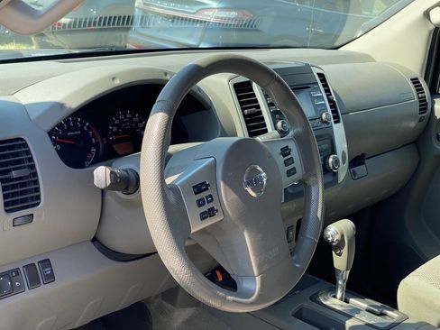Used 2014 Nissan Frontier SV RWD image 12