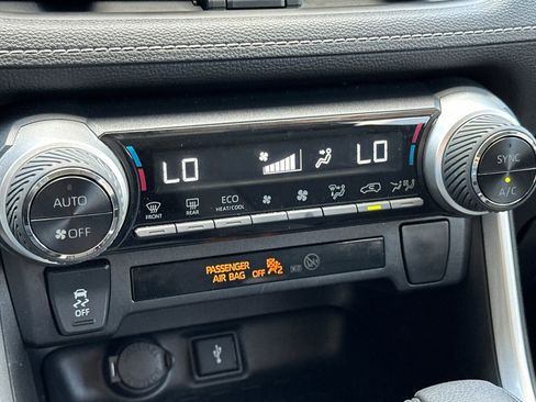 Used 2021 Toyota RAV4 LE image 20