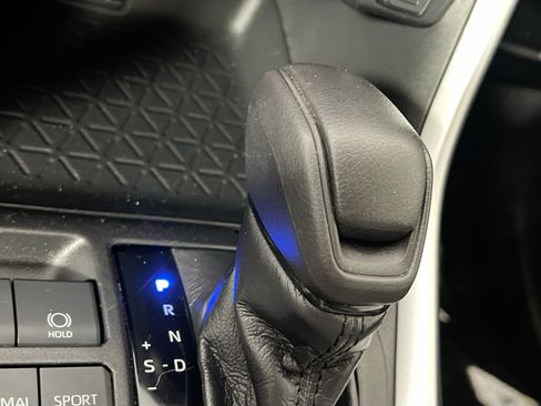 Used 2021 Toyota RAV4 XLE w/ Convenience Package FWD image 24