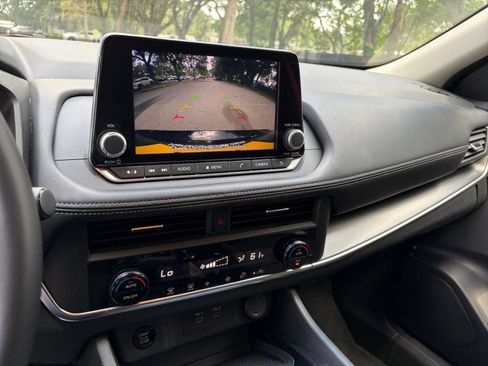 Used 2025 Nissan Rogue SV FWD image 21
