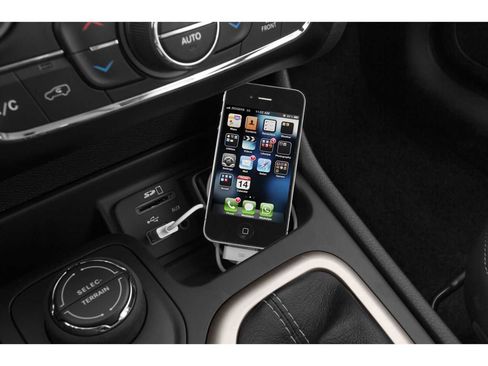 Used 2015 Jeep Cherokee Limited w/ Luxury Group image 12