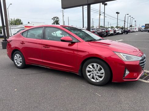 Used 2020 Hyundai Elantra SE FWD image 2