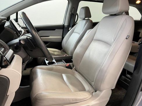 Used 2023 Honda Odyssey Touring image 4