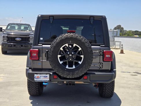 Used 2025 Jeep Wrangler Unlimited Rubicon 4xe w/ Convenience Group AWD/4WD image 5