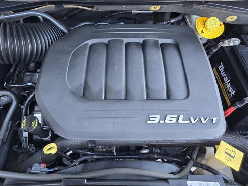 Used 2014 Dodge Grand Caravan SXT FWD image 34