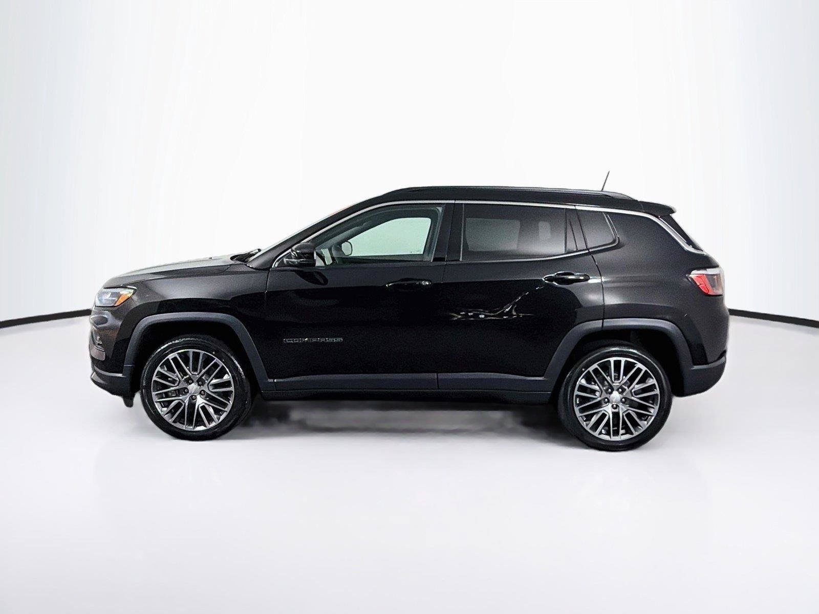 Used 2023 Jeep Compass Limited w/ Elite Group AWD/4WD image 8