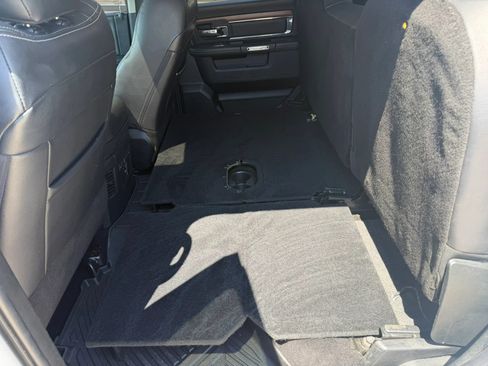 Used 2018 RAM 1500 Laramie w/ Convenience Group AWD/4WD image 40