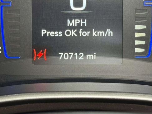 Used 2018 Chrysler Pacifica Touring Plus w/ Tire & Wheel Group FWD image 23
