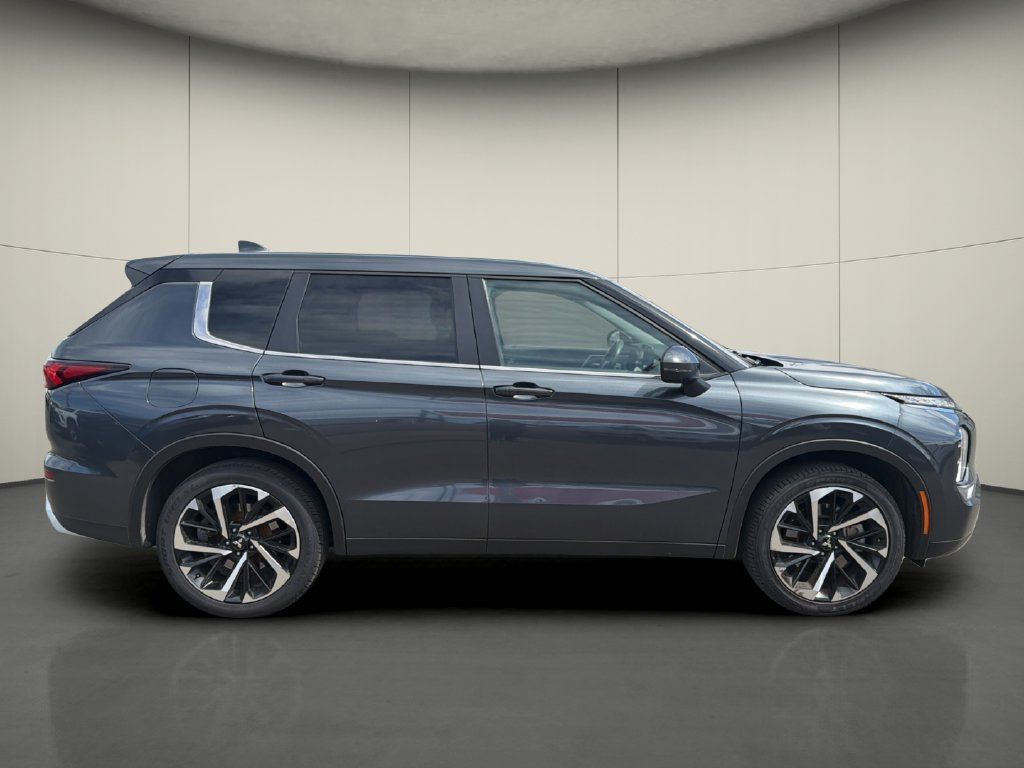 Used 2024 Mitsubishi Outlander SE FWD image 8