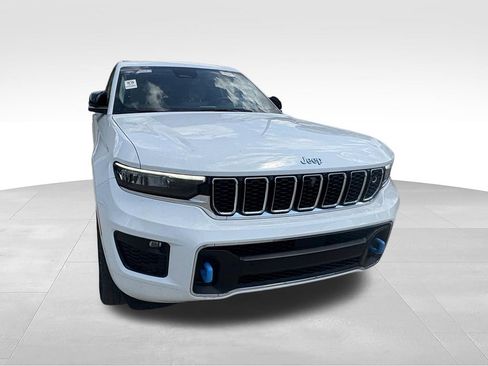 Used 2022 Jeep Grand Cherokee Overland w/ Advanced Protech Group III AWD/4WD image 7