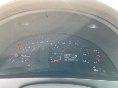 Used 2011 Toyota Camry XLE w/ SE/XLE Extra-Value Pkg image 12