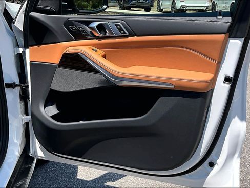 Used 2024 BMW X5 sDrive40i w/ Premium Package RWD image 25