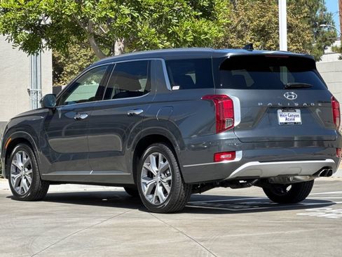 Used 2021 Hyundai Palisade Limited FWD image 3