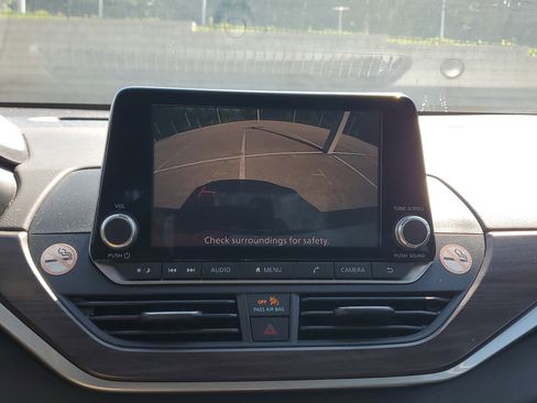 Used 2024 Nissan Altima 2.5 SV FWD image 24