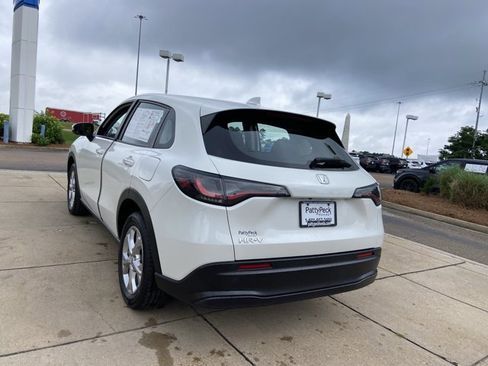 Used 2024 Honda HR-V LX image 9