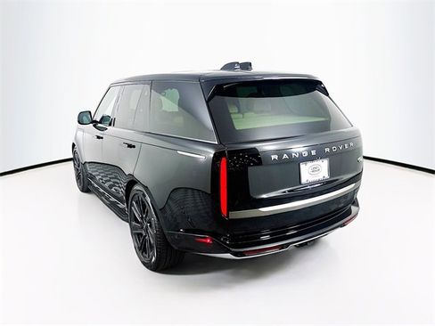 Used 2023 Land Rover Range Rover SE image 7