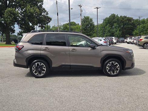 Certified 2025 Subaru Forester Premium AWD/4WD image 7