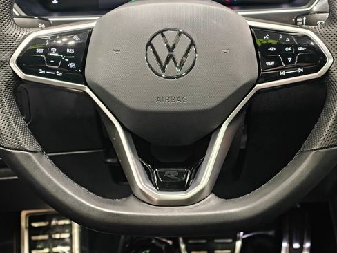 Used 2024 Volkswagen Tiguan SE R-Line AWD/4WD image 6