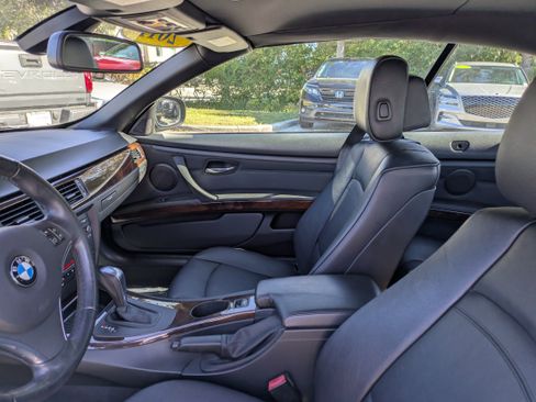 Used 2011 BMW 335i Convertible image 17