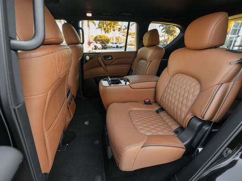 Used 2024 INFINITI QX80 Sensory image 18