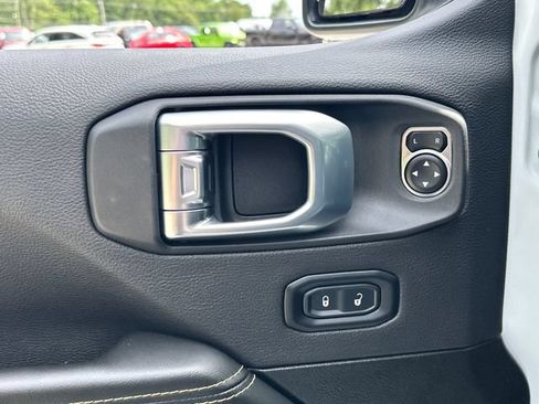 Used 2026 Jeep Wrangler Unlimited Sahara AWD/4WD image 23