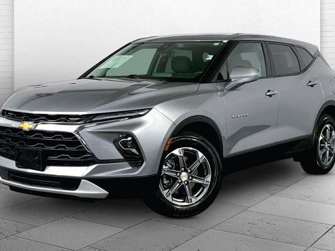 Used 2025 Chevrolet Blazer LT AWD/4WD image 12