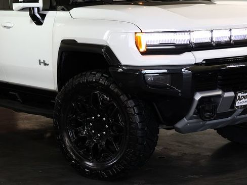 Used 2025 GMC Hummer EV 2X w/ LPO, Illumination Package AWD/4WD image 8