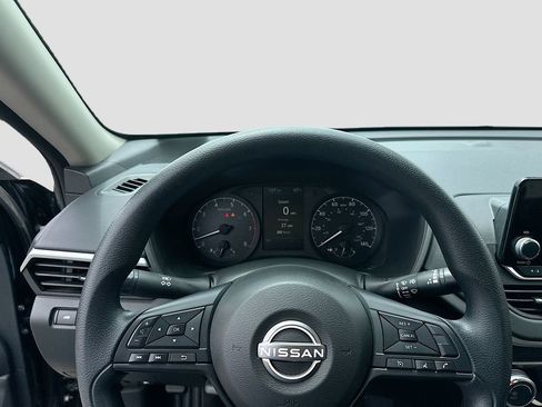 Used 2024 Nissan Altima 2.5 S FWD image 13