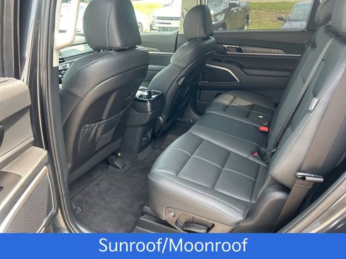 Used 2024 Kia Telluride EX image 19