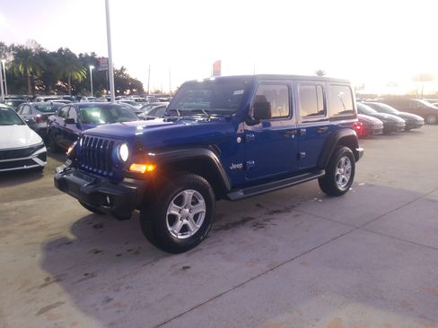 Used 2020 Jeep Wrangler Unlimited Sport S image 3