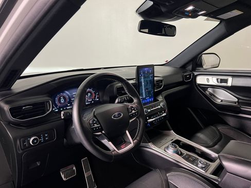 Used 2020 Ford Explorer ST w/ ST Street Pack image 4