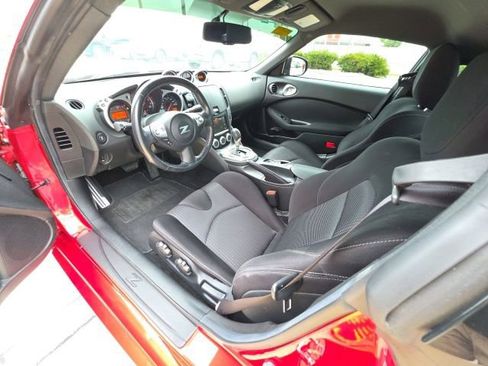Used 2020 Nissan 370Z Coupe RWD image 13