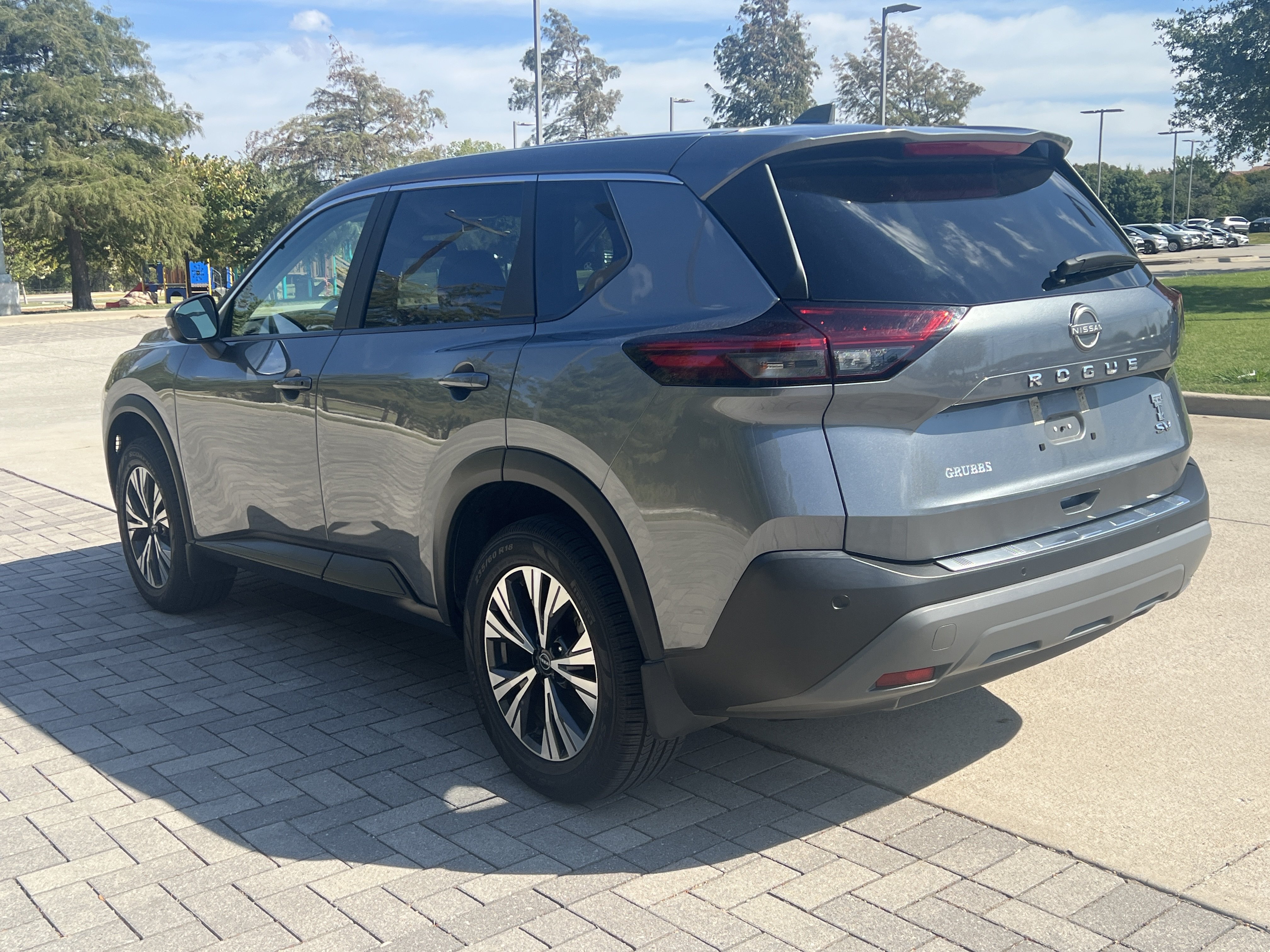 Used 2023 Nissan Rogue SV FWD image 7