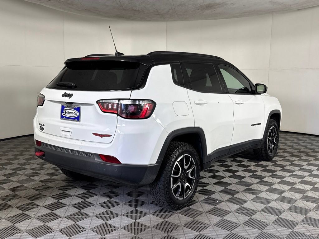 Certified 2025 Jeep Compass Trailhawk AWD/4WD image 9