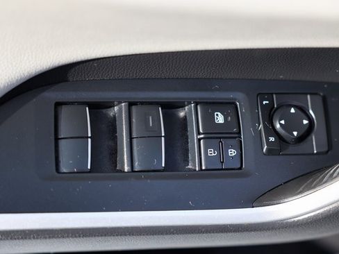 Used 2020 Toyota RAV4 Limited image 17