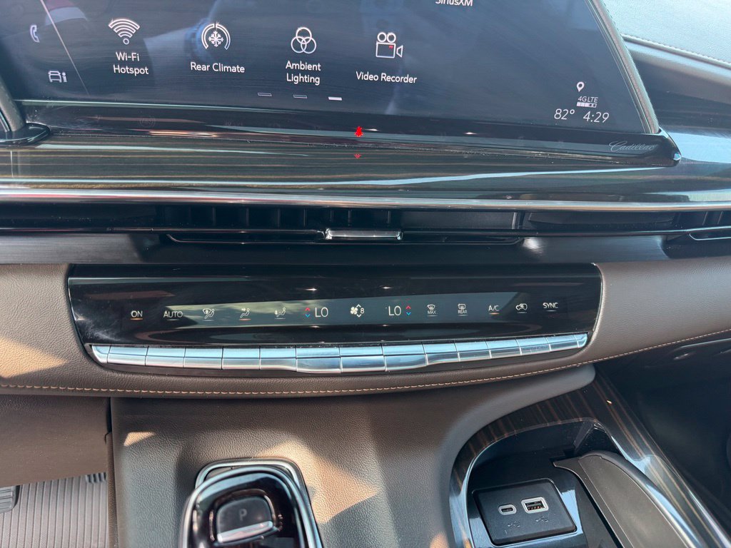 Used 2024 Cadillac Escalade Premium Luxury AWD/4WD image 38