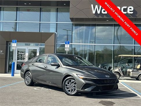 Used 2024 Hyundai Elantra SEL image 1