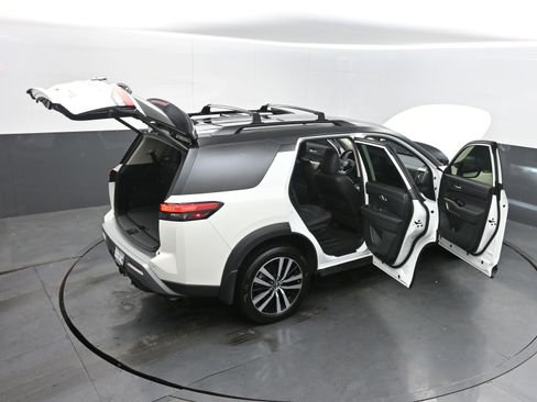 Used 2024 Nissan Pathfinder Platinum image 47