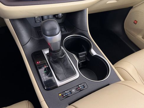 Used 2018 Toyota Highlander Limited image 19