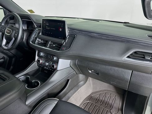 Used 2024 GMC Yukon SLT w/ SLT Luxury Package image 34